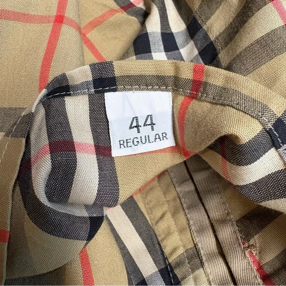 Burberry trench coat. - Picture 12 of 16